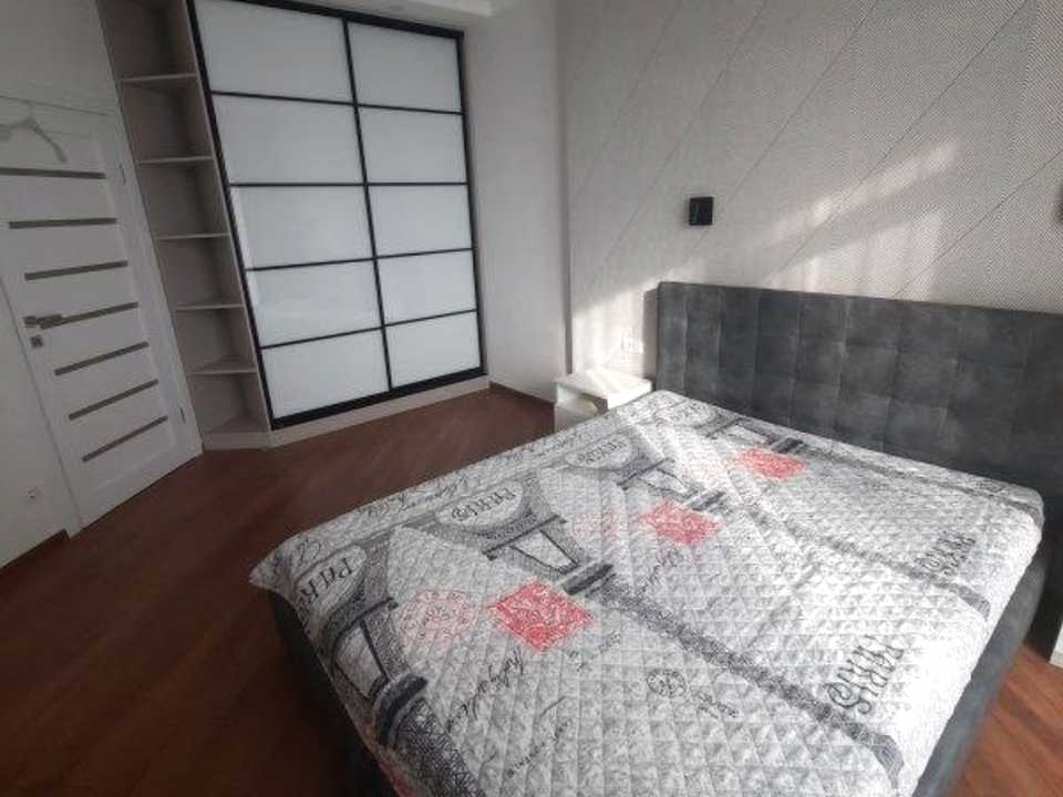 1875754021621377