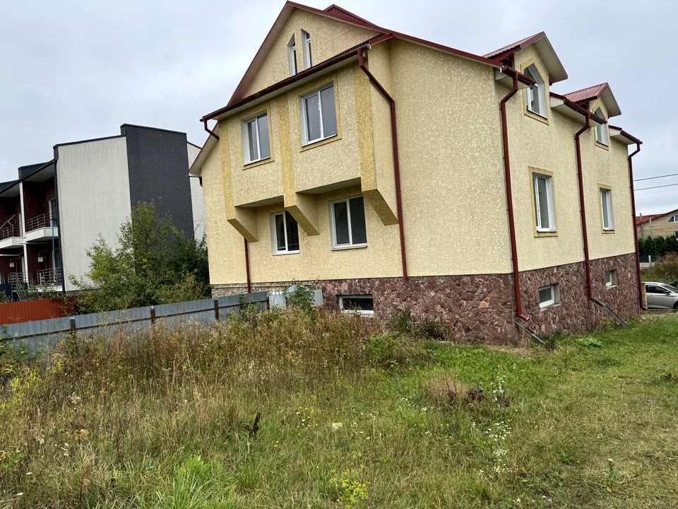 1876158651394643