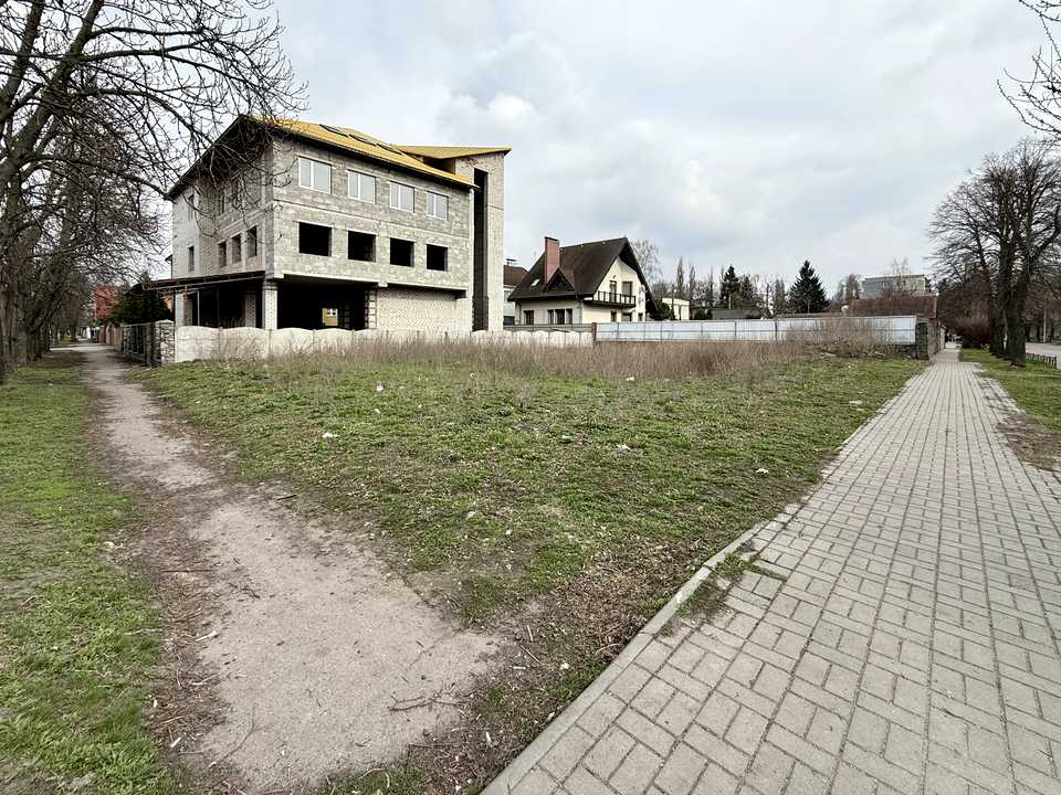 1876479618250413