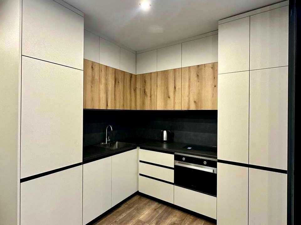 1876837387355882