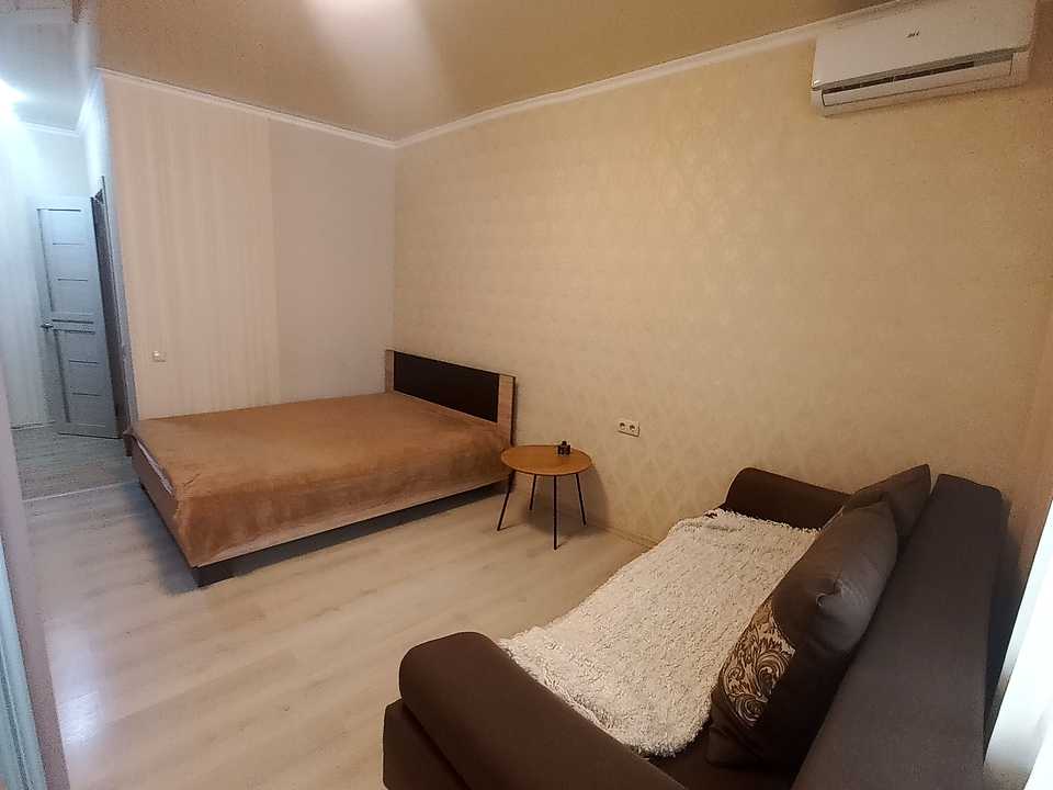 1876858076782998