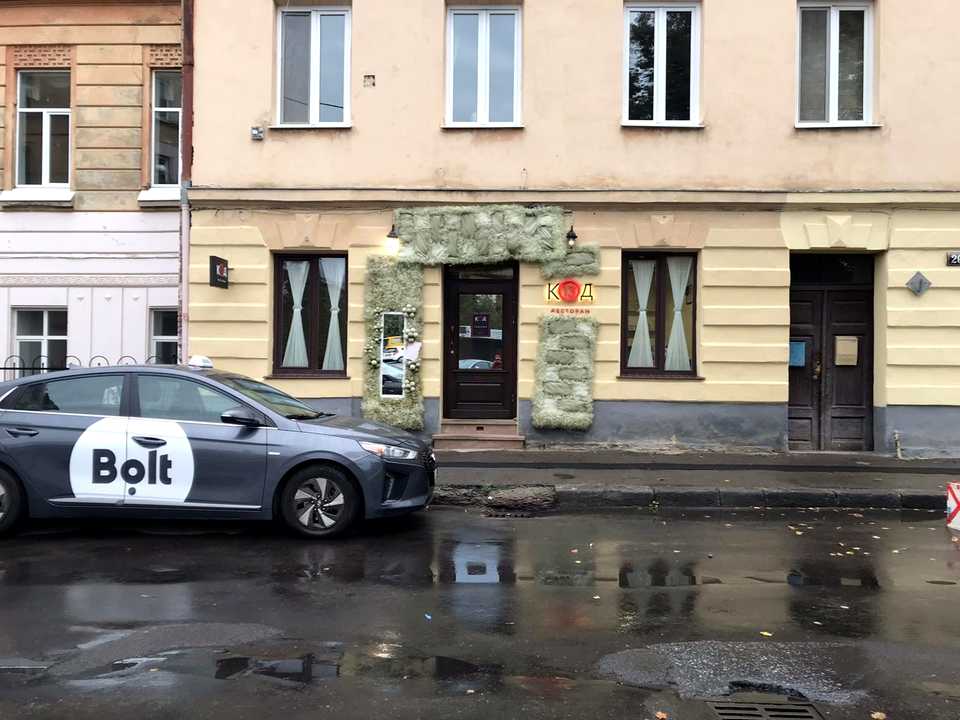 1876883106296956