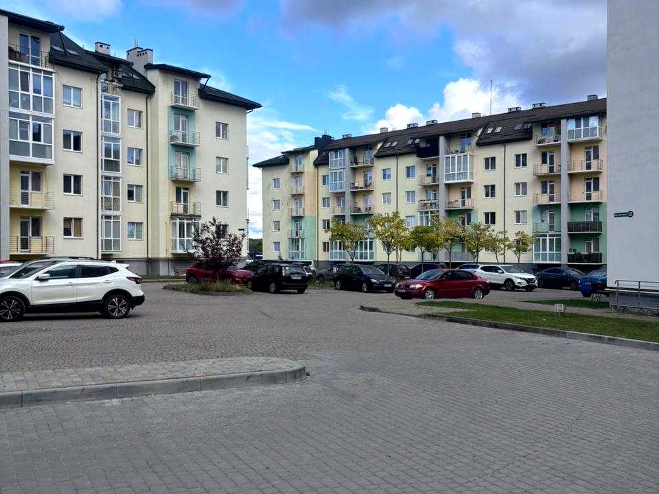 1877039606460077