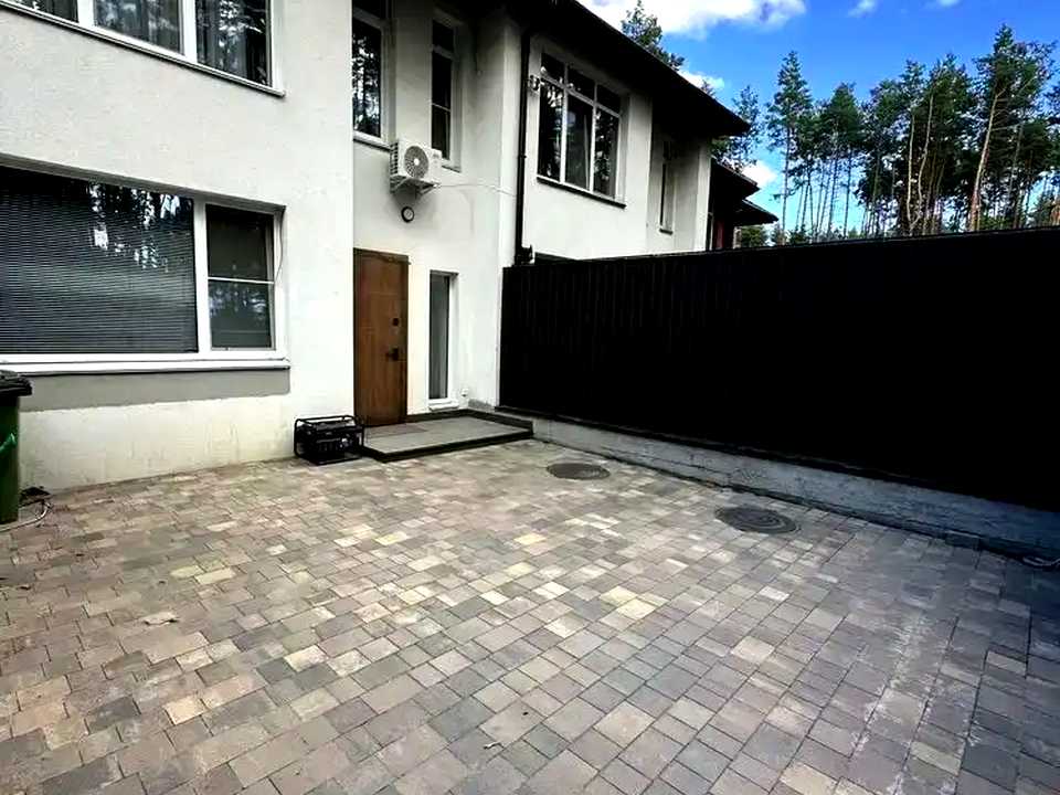 1877045701672655