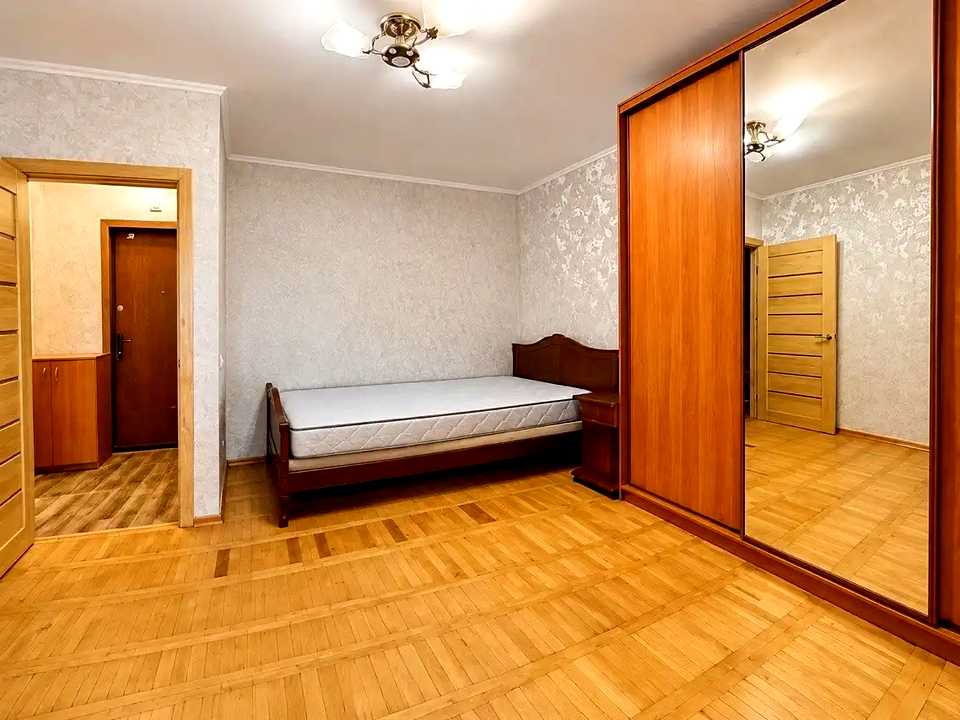 1877054475348344