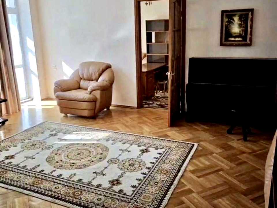 1877117808610947