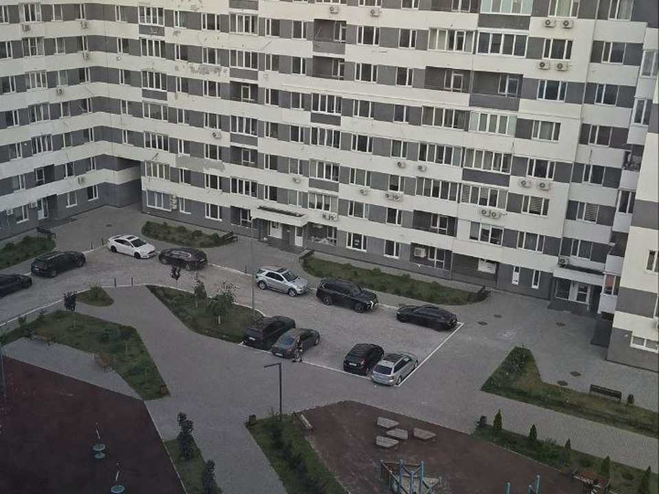 1877215370570411
