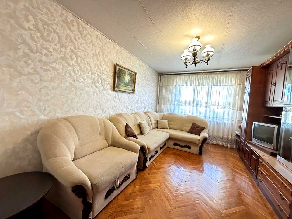 1877280742650702