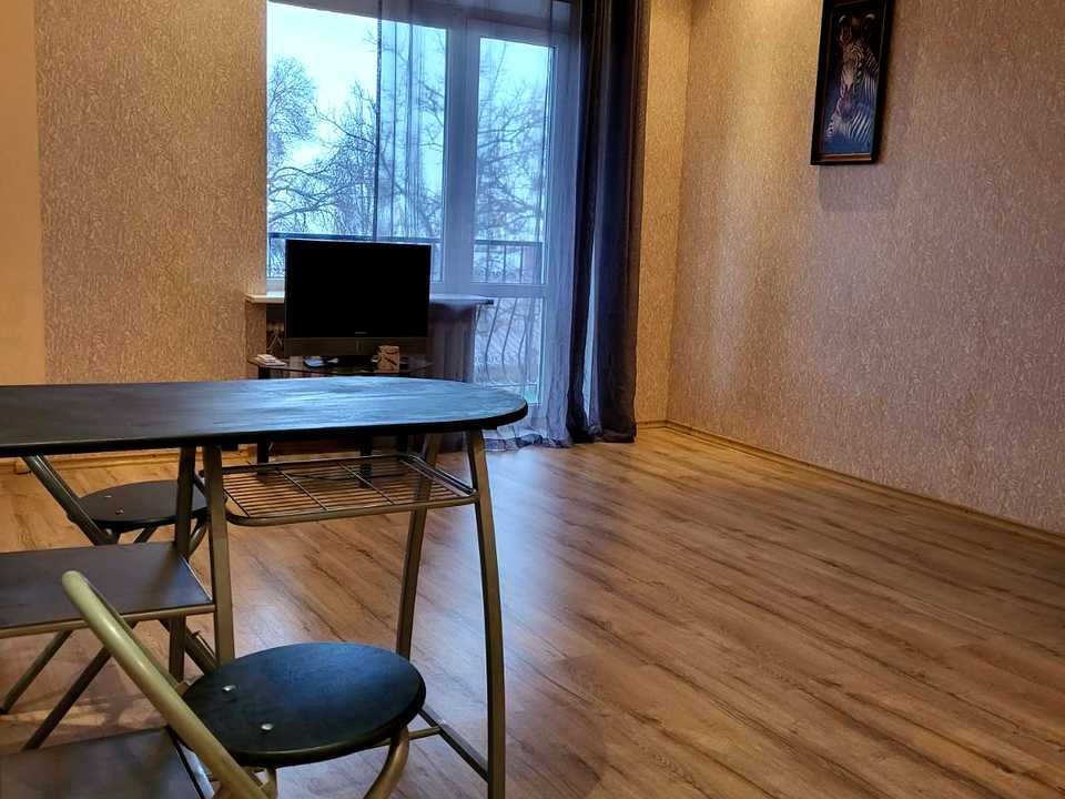 1877295384223259