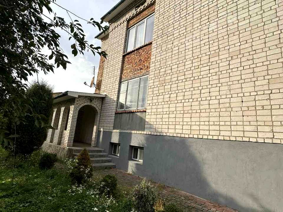 1877298098376970