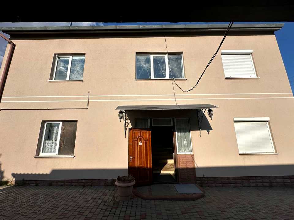 1877518767438929