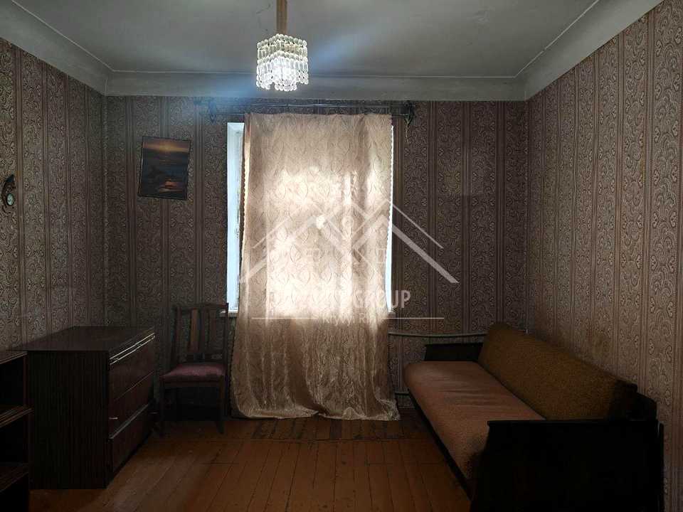 1877564183976210
