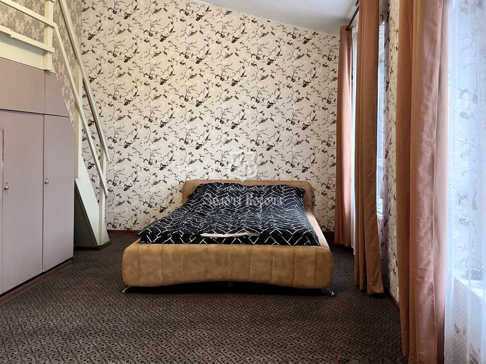 1877571290677950