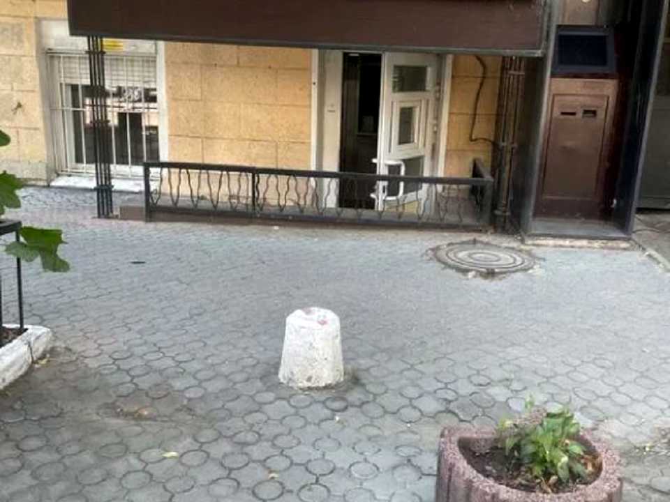 1877585631272436