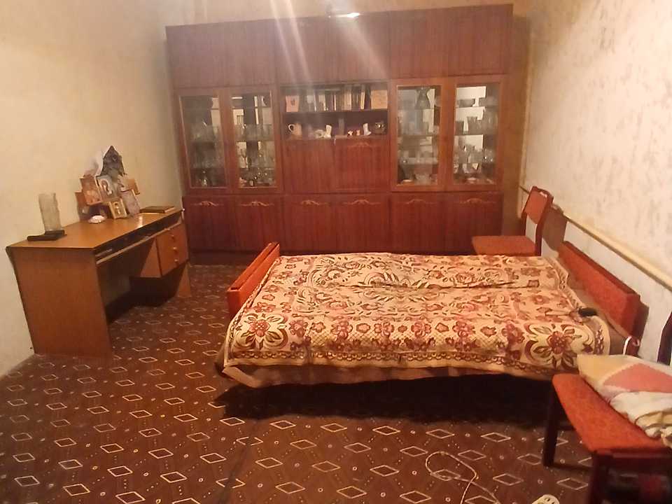 1877743644675343