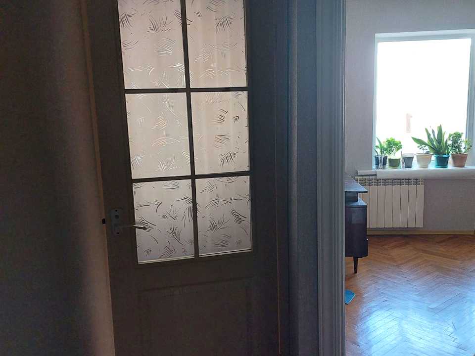 1877842422663100