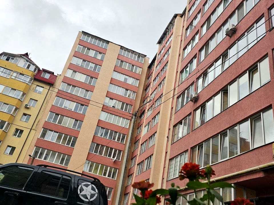 1877949931441054