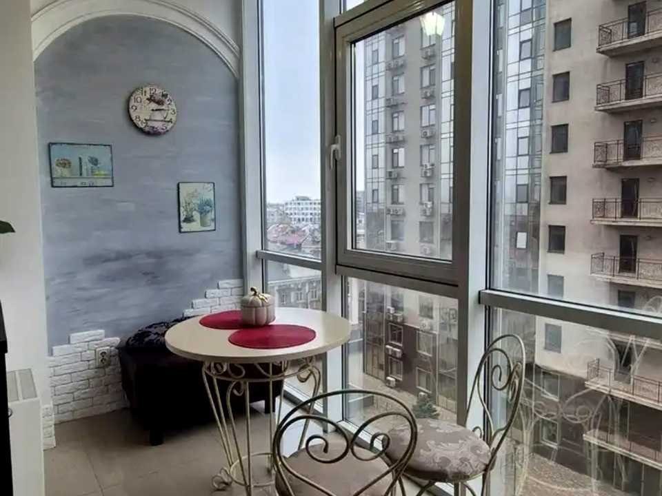 1878004998215805