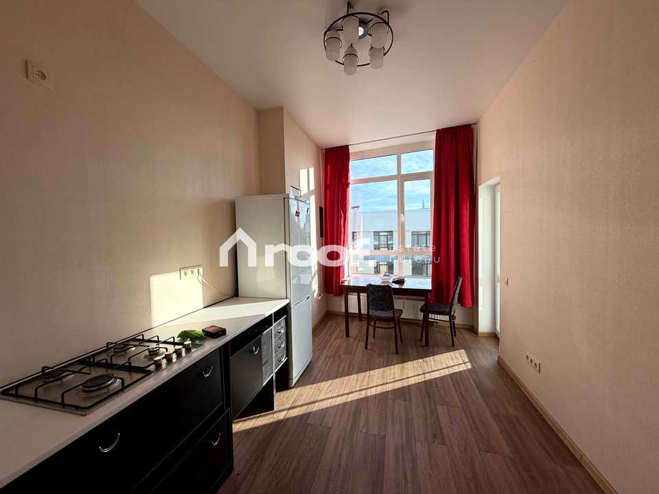1878377386219326