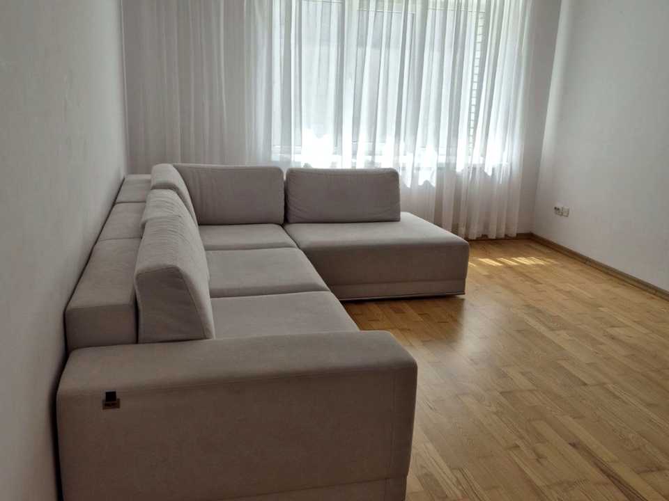 1878384122623334