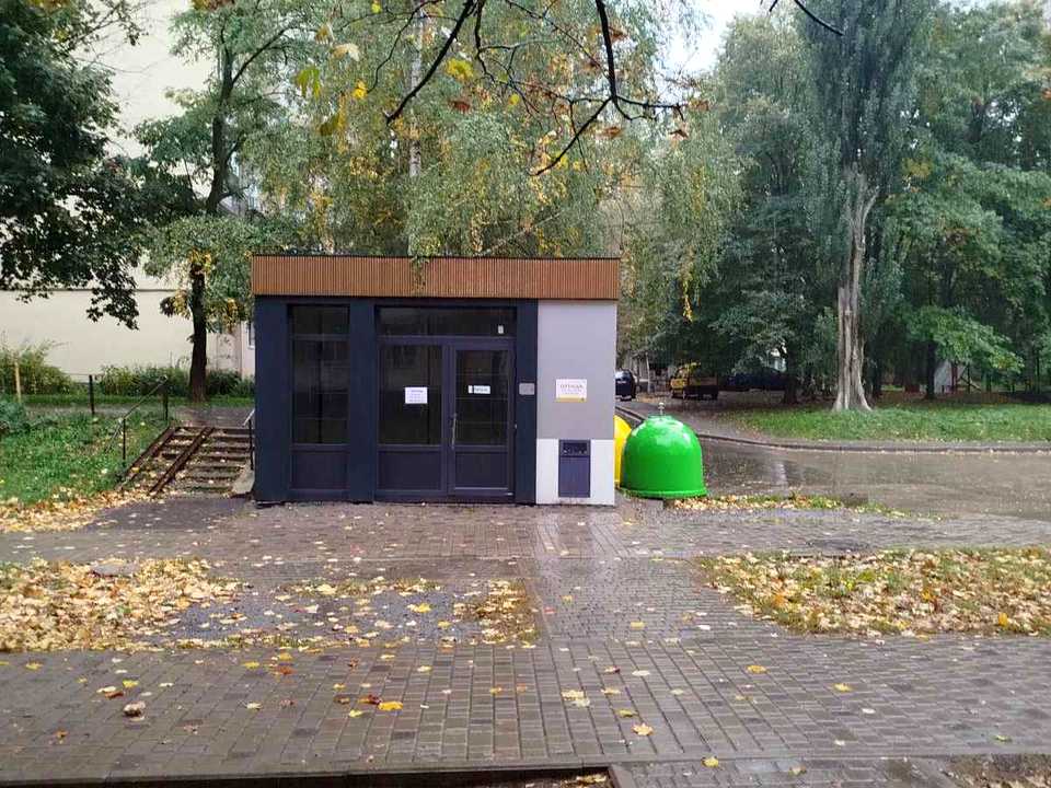 1878845838782678