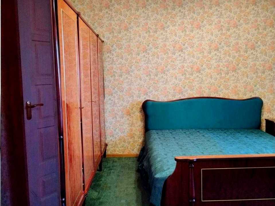 1878929835333657