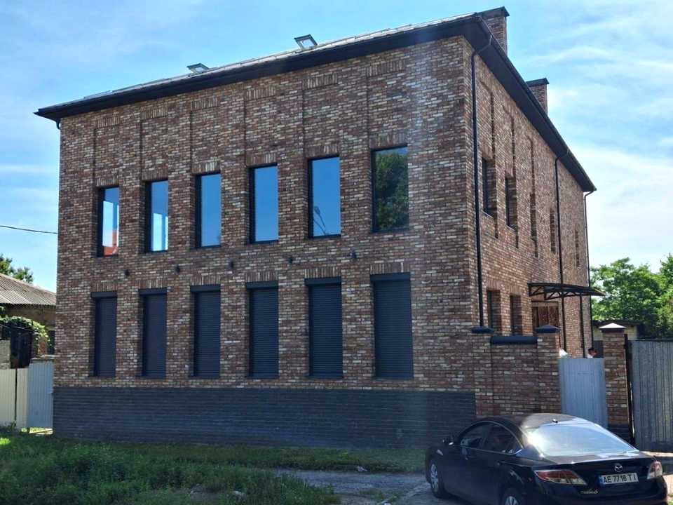 1878938598610375
