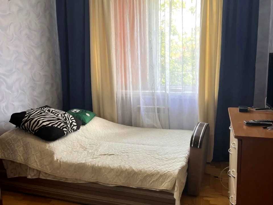 1879097458328381