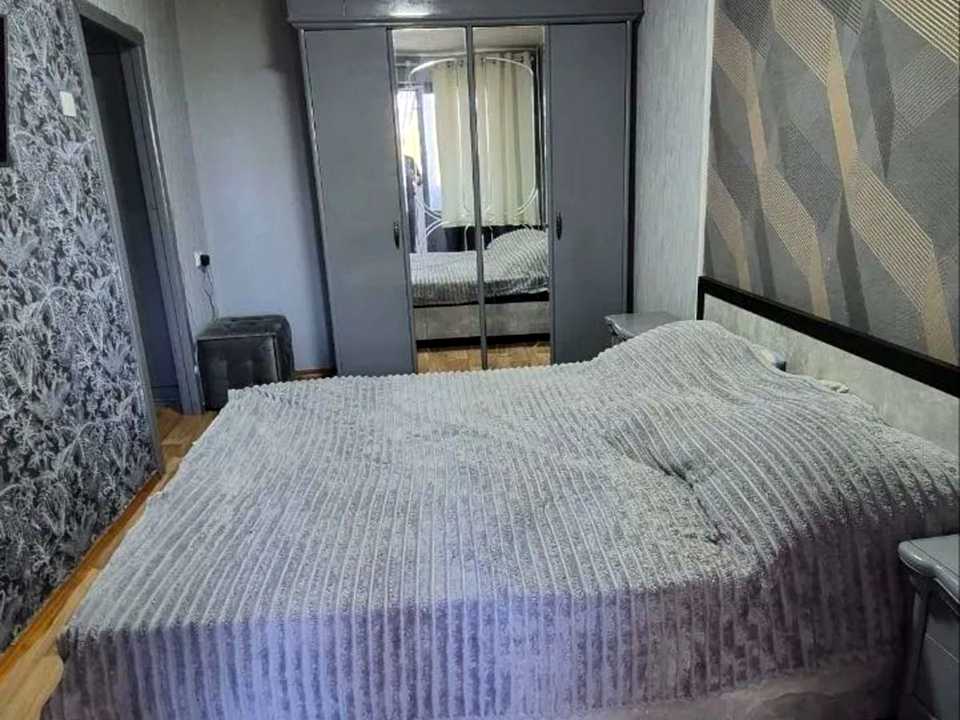 1879124075176562