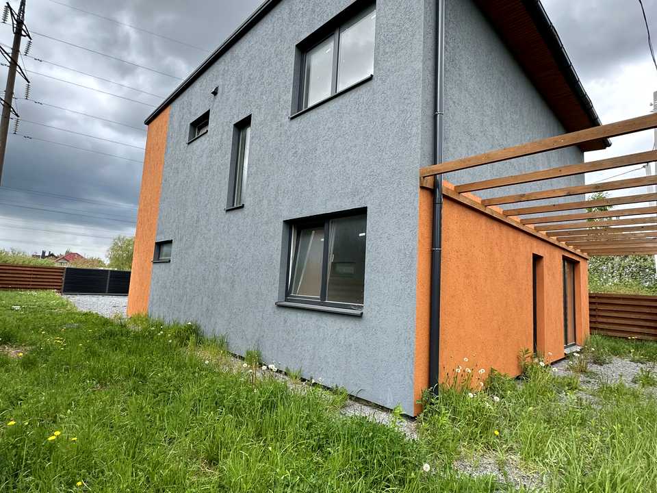 1879405339381895