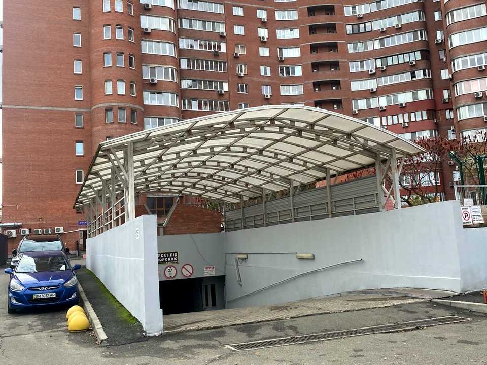1879467605043472
