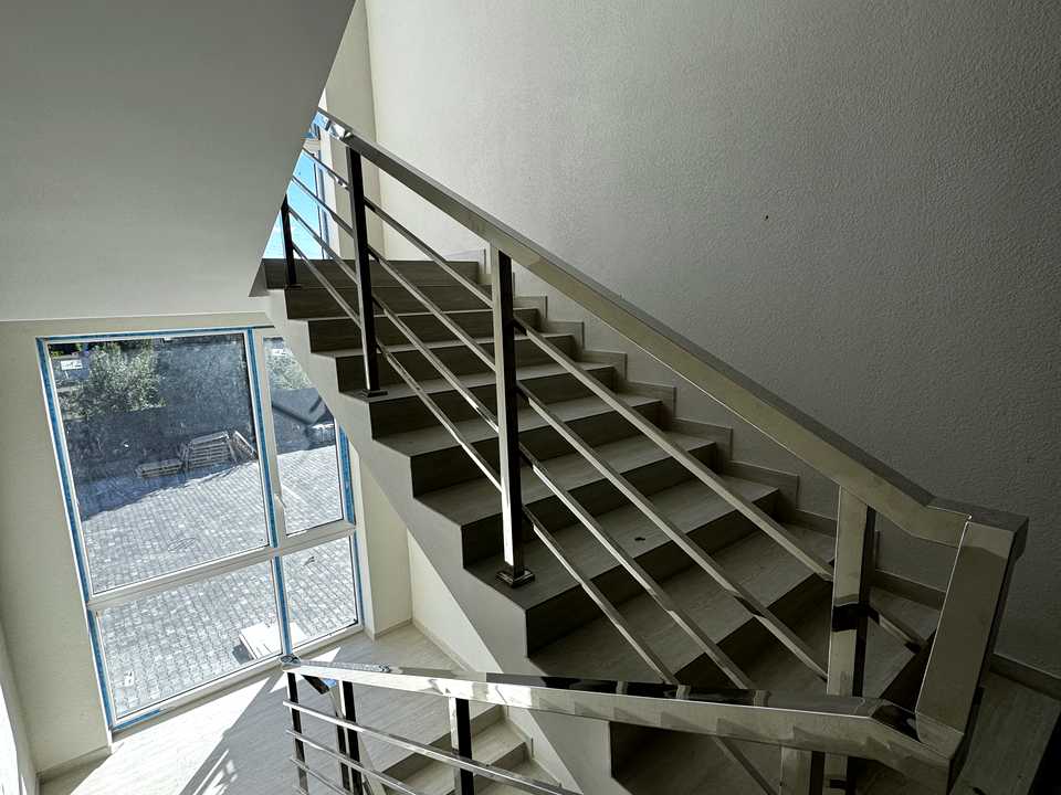 1879567000317107