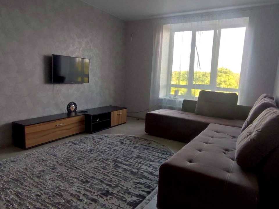 1879683377781308