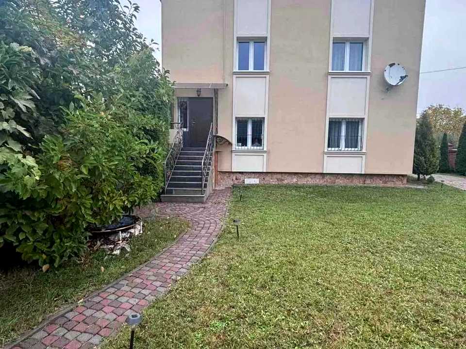 1879755562327281