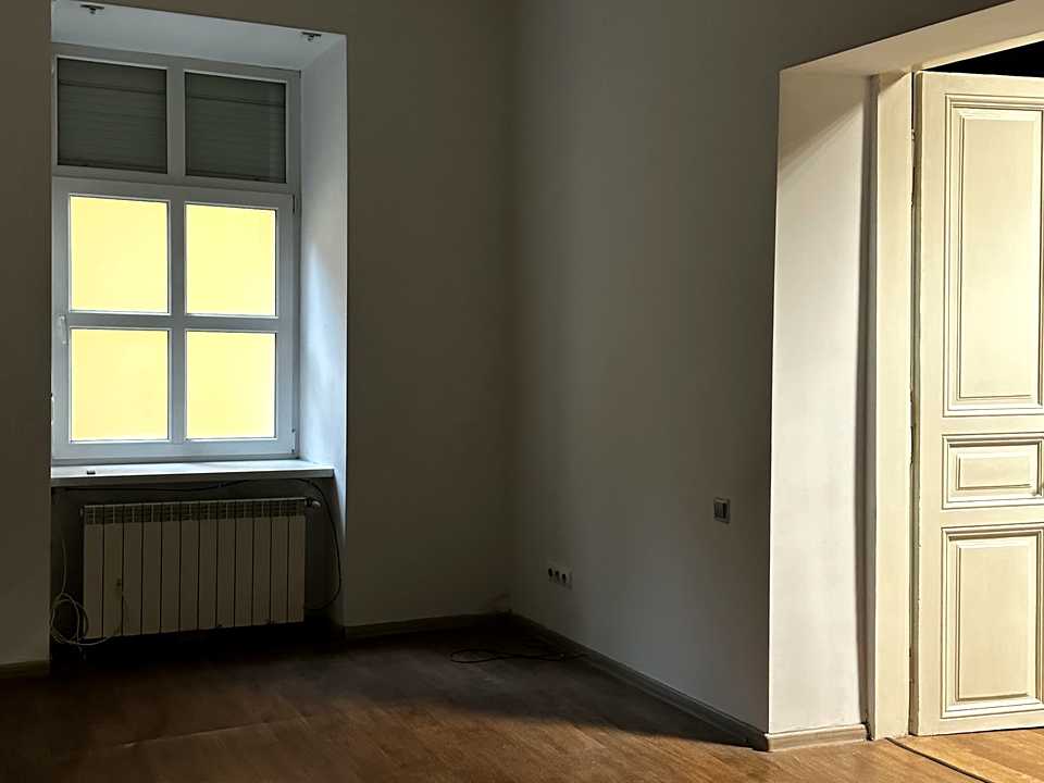 1879824612122305