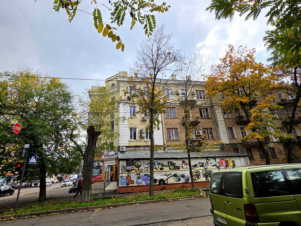 1879853644336107