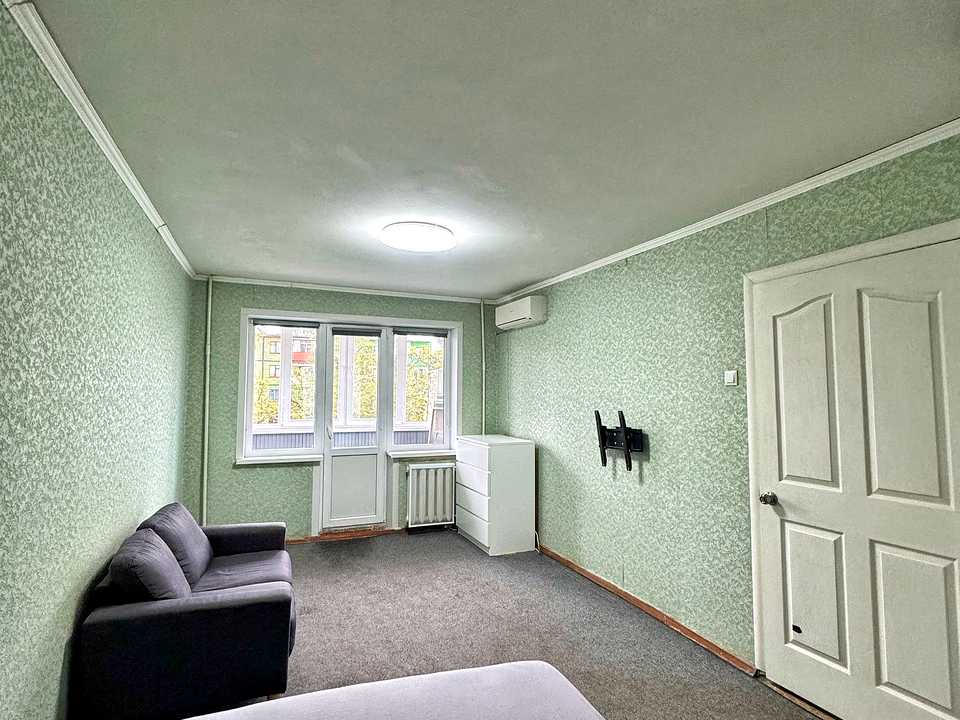 1879856068310007