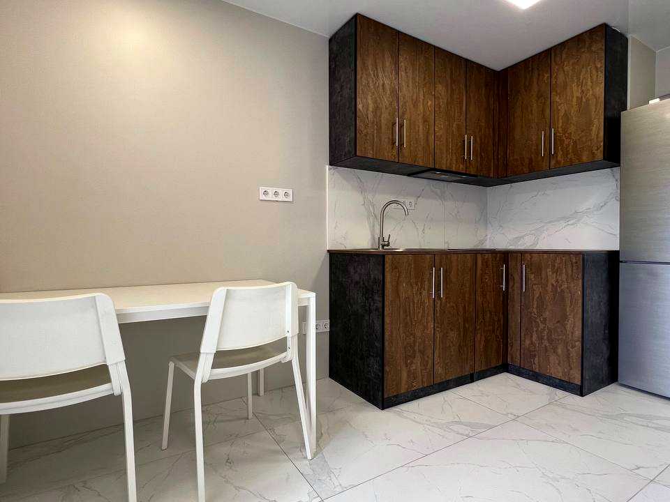 1880087795572896