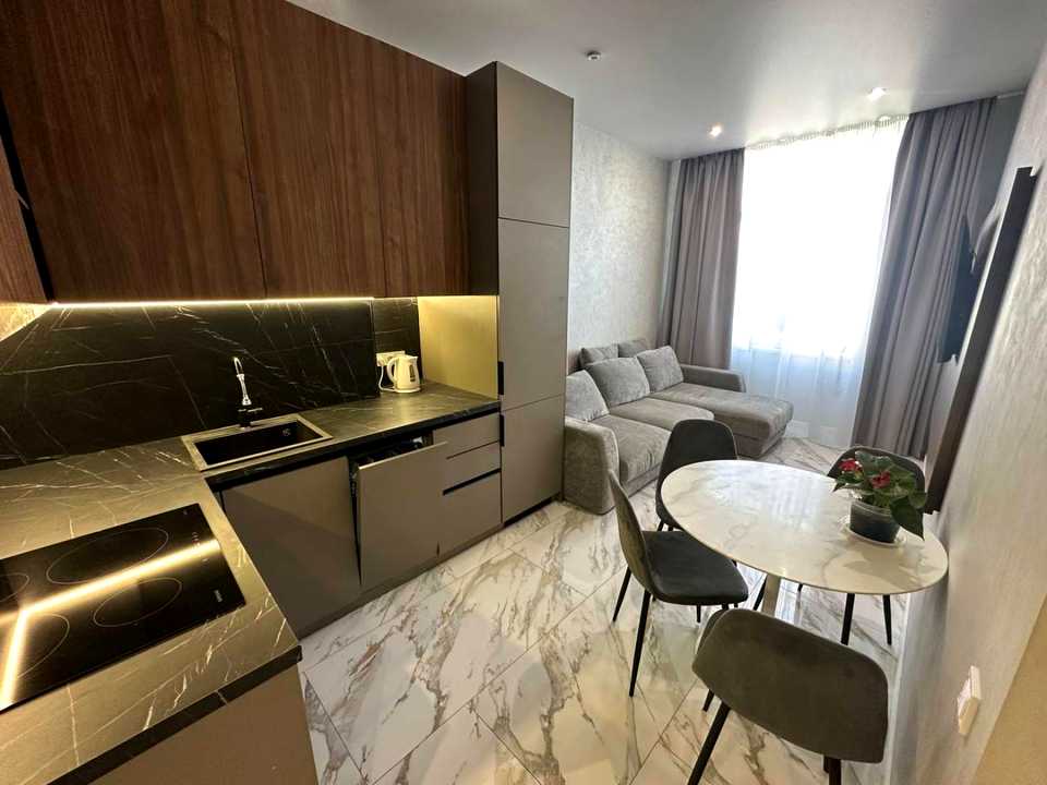 1880279891568093
