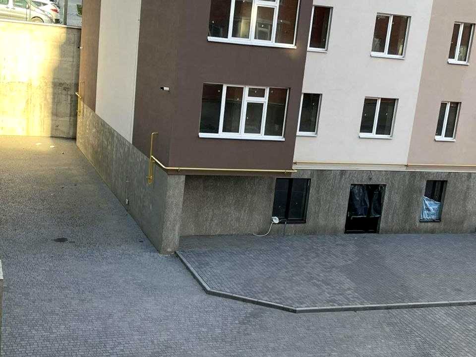 1880285555569304