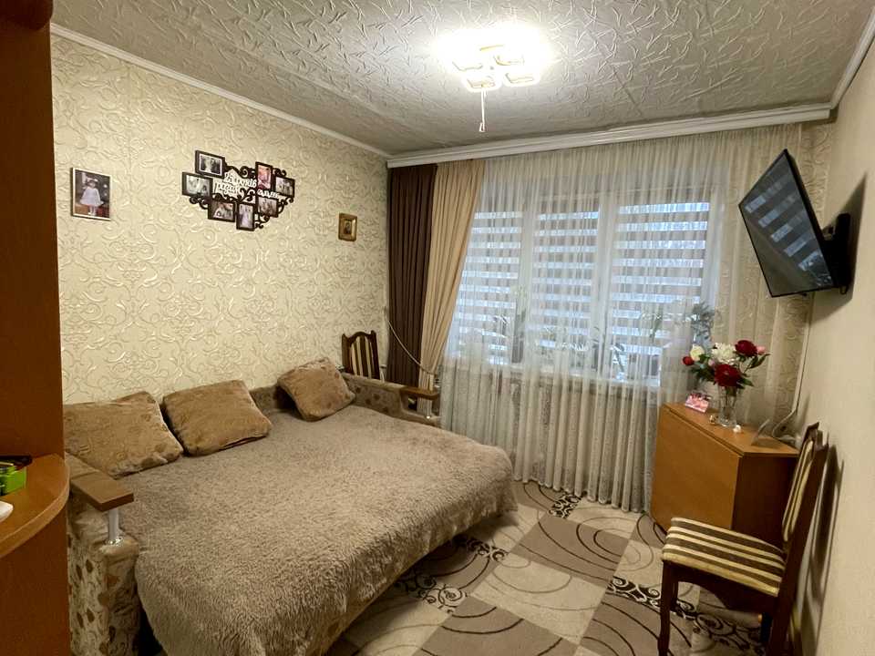 1880303644213991