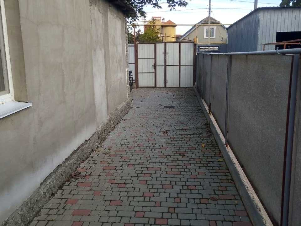 1880390635880904