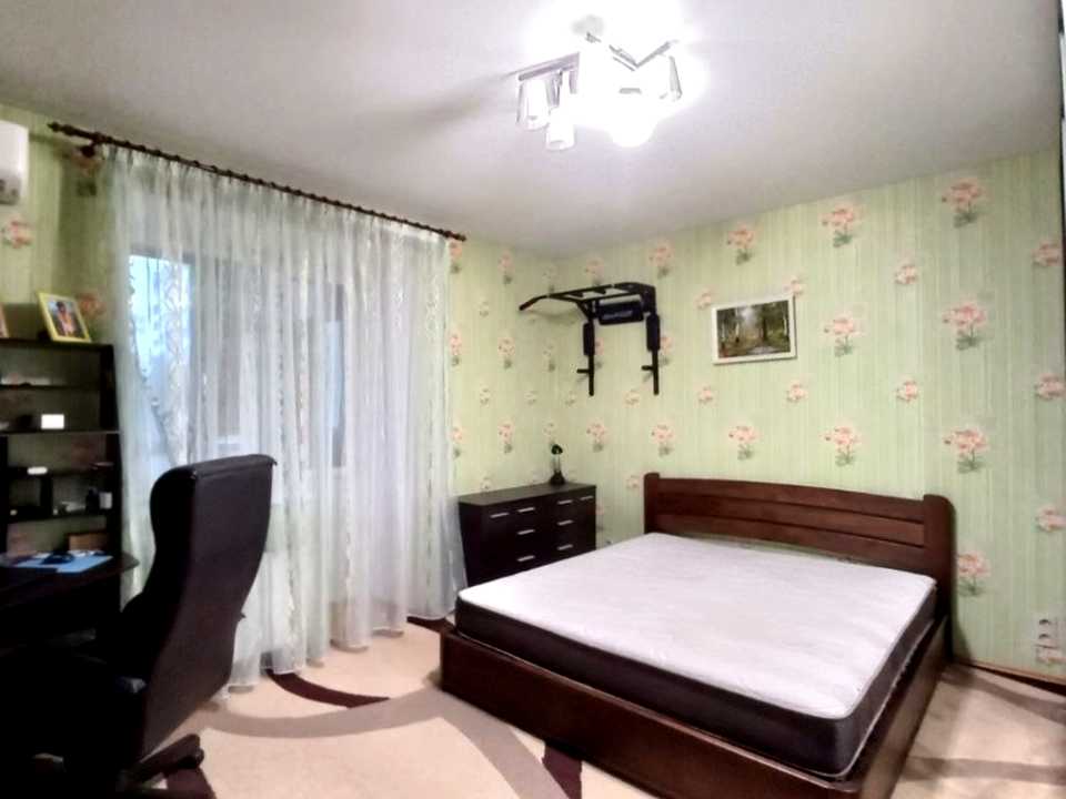 1880558299813211