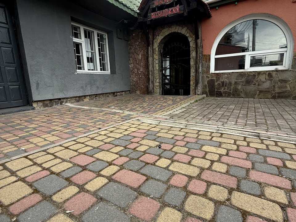 1843418439143835