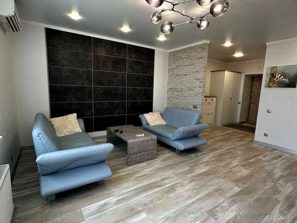 1824417122668891