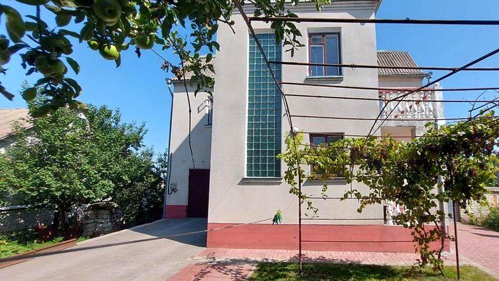 вулиця Натана Рибака, 38