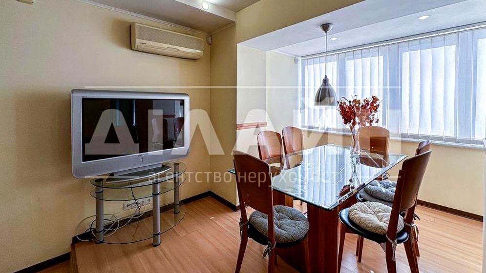Автозаводська вулиця, 56