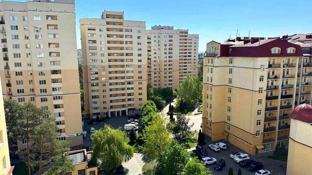 вулиця Валерія Лобановського, 17