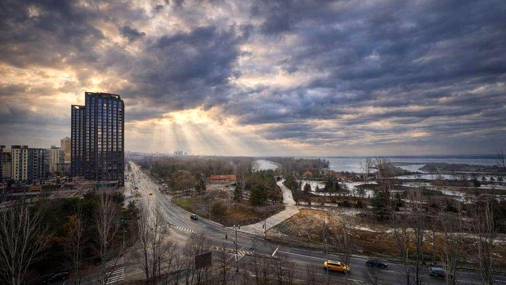 вулиця Набережна Перемоги, 30