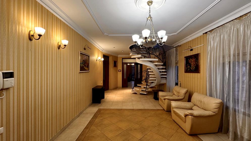 вулиця Степана Бандери, 29
